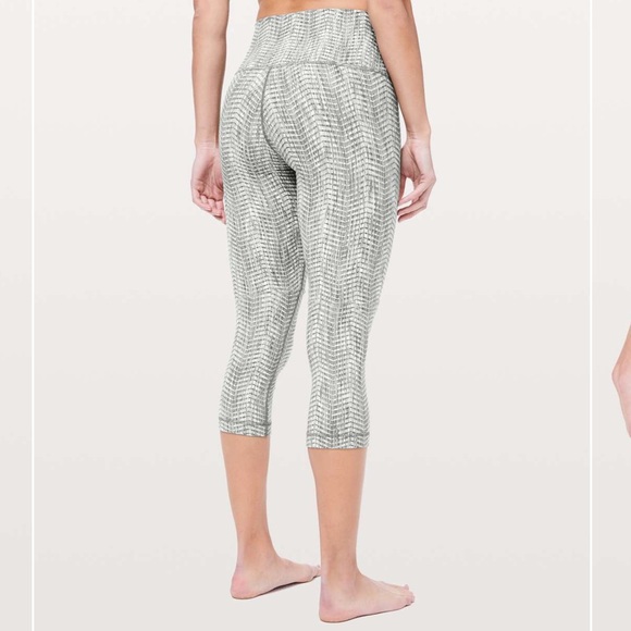 Lululemon Wunder Under Crop (High-Rise) *Full-On Luon 21" Leggings 12 - Picture 2 of 7